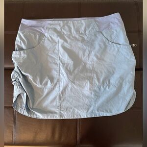 Patagonia women’s light blue skirt with pockets XL